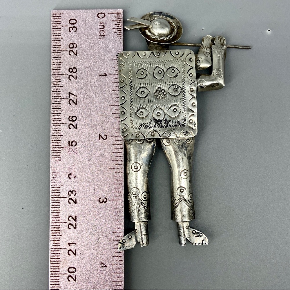 Vintage Sterling Silver Peruvian Brooch Flute Player in Ethnic Dress Stamped 925 - Picture 13 of 16